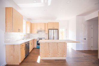 7761 SE 77th Ave in Portland, OR - Building Photo - Building Photo