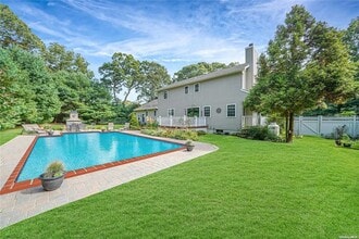 64 Beachfern Rd in Center Moriches, NY - Building Photo - Building Photo