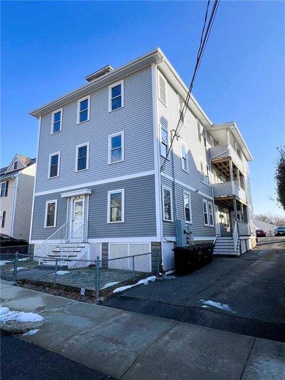 49 Hebert Ave in Woonsocket, RI - Foto de edificio - Building Photo