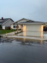 9891 Hot Springs Dr in Huntington Beach, CA - Building Photo