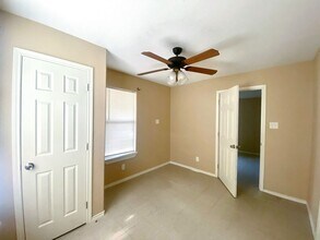 325 Belden Ave in San Antonio, TX - Building Photo - Building Photo