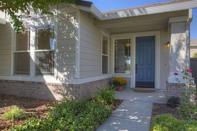 2571 Merrivale Way in Sacramento, CA - Building Photo - Building Photo