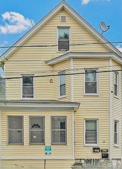 15 Clare St, Unit 2 in Lowell, MA - Building Photo