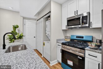 212 36th St NE, Unit 3 in Washington, DC - Building Photo - Building Photo