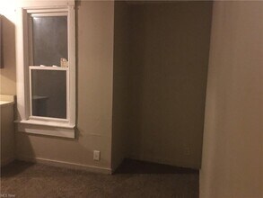 84 Rhodes Ave-Unit -3 in Akron, OH - Foto de edificio - Building Photo