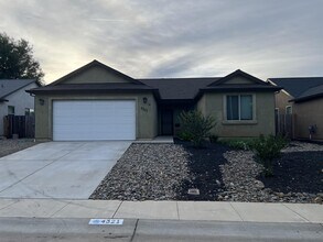 4321 Paulson Ln in Redding, CA - Building Photo - Building Photo