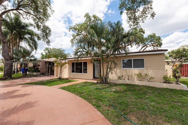 6617 Simms St in Hollywood, FL - Building Photo - Building Photo