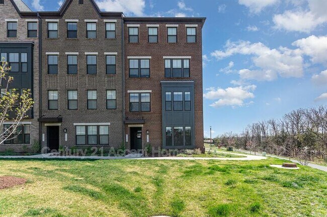 property at 43347 Goshen Run Sq