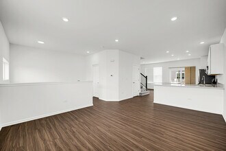 25720 W Yorkshire Dr in Plainfield, IL - Foto de edificio - Building Photo