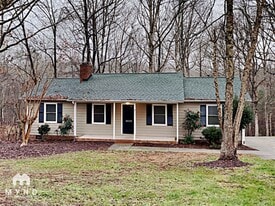 4629 Longbriar Dr in Gastonia, NC - Building Photo