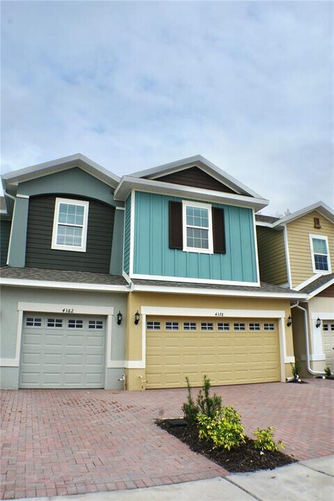 4378 Sailplane Ct in Wesley Chapel, FL - Building Photo