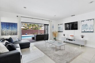 5800 NE 18th Ave in Fort Lauderdale, FL - Building Photo - Building Photo