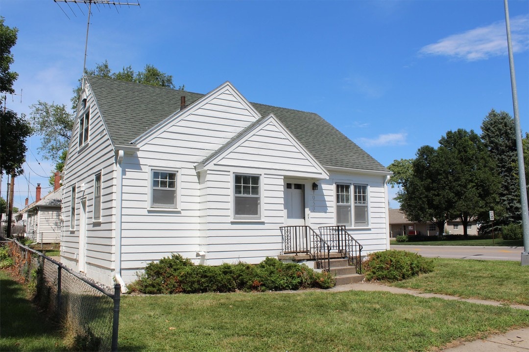 1050 E 8th St in Fremont, NE - Foto de edificio