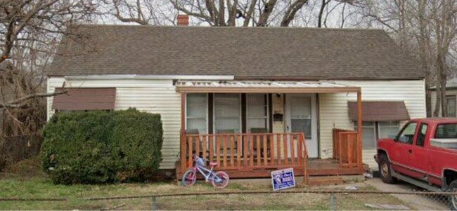 property at 1617 N Erie Ave