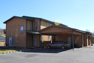 1304 N Brooklane St in Ellensburg, WA - Foto de edificio - Building Photo