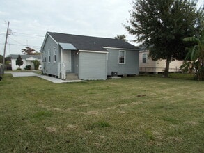 2220 Hero Dr in Gretna, LA - Foto de edificio - Building Photo