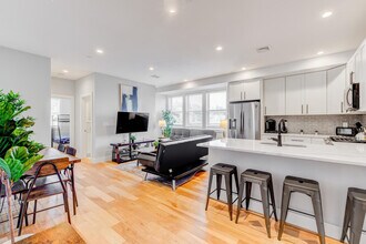 1016 Bennington St in Boston, MA - Building Photo - Building Photo