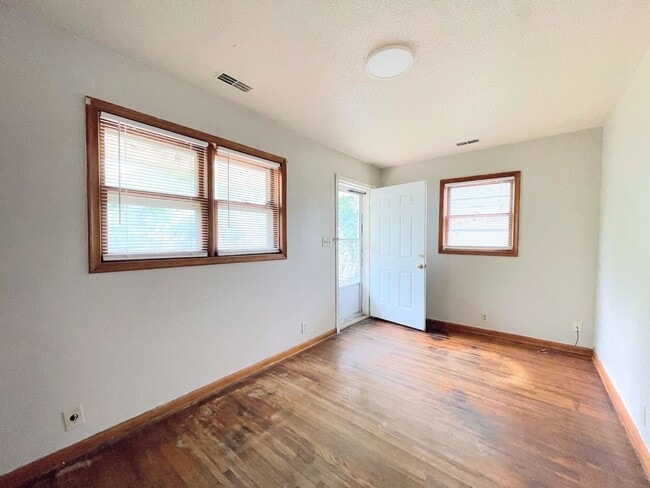 207 W 8th Ave in Hutchinson, KS - Building Photo - Building Photo