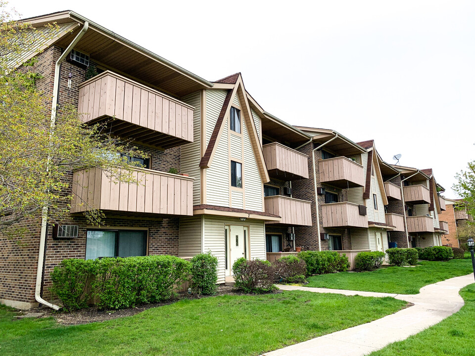 2 Echo Ct in Vernon Hills, IL - Building Photo