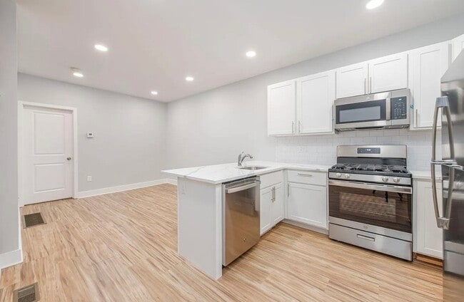 2031 S 19th St in Philadelphia, PA - Building Photo - Building Photo