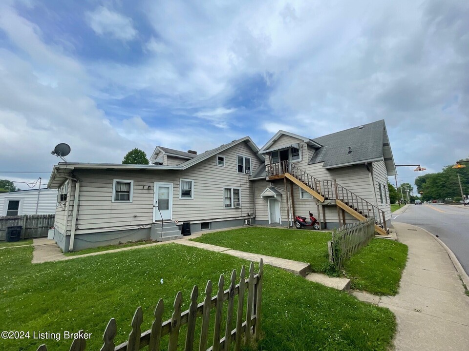 2032 Culbertson Ave in New Albany, IN - Building Photo