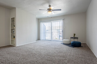 Latitude 2976 Apartments in Houston, TX - Building Photo - Interior Photo