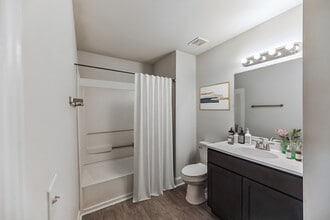 King George Apartments in Savannah, GA - Foto de edificio - Building Photo