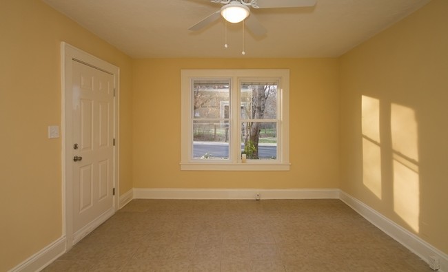 911-921 N Jackson St in Salisbury, NC - Building Photo - Interior Photo