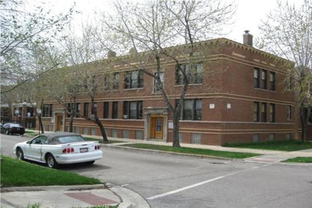 3801 W Wrightwood Ave in Chicago, IL - Building Photo