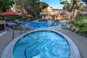 Highland Creek Apartment Homes in Fullerton, CA - Foto de edificio - Building Photo