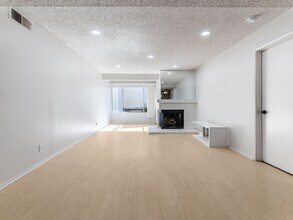 7800 Topanga Canyon Blvd in Los Angeles, CA - Building Photo - Building Photo