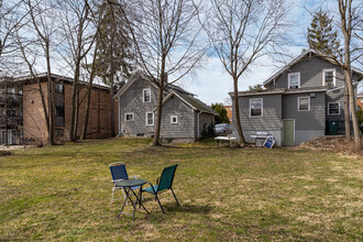 221 Cedar St in East Lansing, MI - Foto de edificio - Building Photo