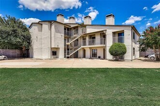 8180 Lemmon Ave in Dallas, TX - Building Photo - Building Photo