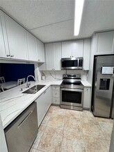 9349 NW 1st Ct, Unit 103 in Pembroke Pines, FL - Foto de edificio - Building Photo