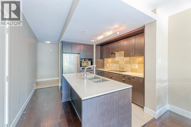 1320 Chesterfield Ave in North Vancouver, BC - Building Photo - Building Photo