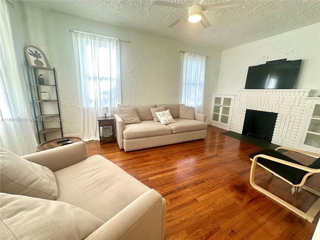 411 SW 19th St in Fort Lauderdale, FL - Foto de edificio - Building Photo