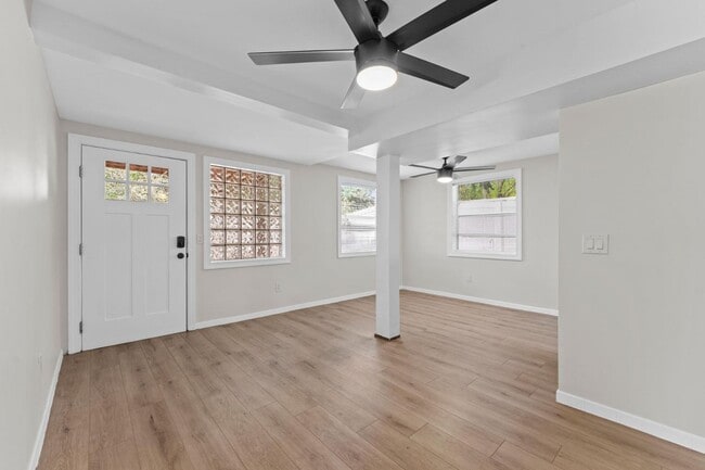 3505 Iris St N in St. Petersburg, FL - Building Photo - Building Photo