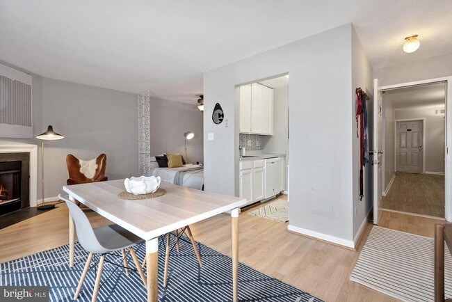 3217 Wisconsin Ave, Unit 4D in Washington, DC - Building Photo - Building Photo