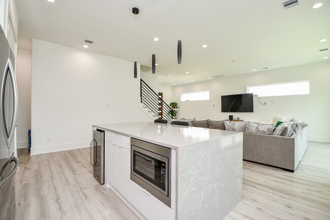 7603 Jacquelyn Gdns Ln in Houston, TX - Building Photo - Building Photo