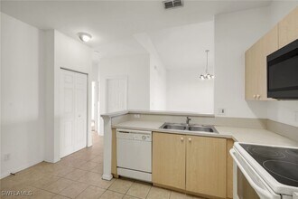 4125 Bellasol Cir in Ft. Myers, FL - Building Photo - Building Photo