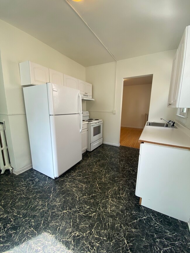 24 N Butler St, Unit #2 in Madison, WI - Foto de edificio - Building Photo