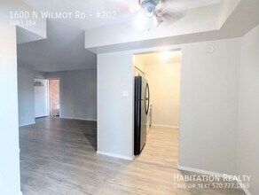 1600 N Wilmot Rd in Tucson, AZ - Building Photo - Building Photo