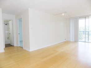 4600 S Four Mile Run Dr, Unit 819 in Arlington, VA - Building Photo - Building Photo