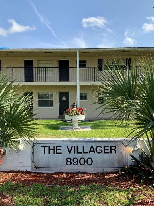 8900 W Sample Rd in Coral Springs, FL - Foto de edificio
