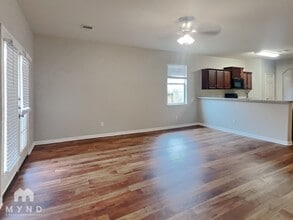 306 Lazy Pine Ct, Unit 19F in Conroe, TX - Foto de edificio - Building Photo