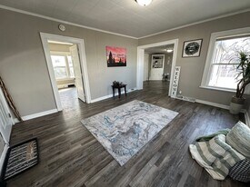 723 W Parker St in Waterloo, IA - Building Photo