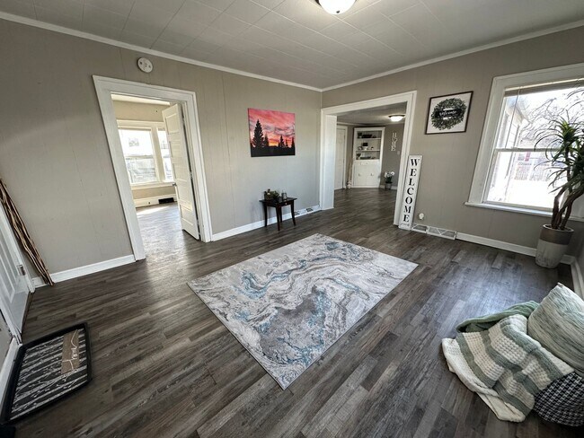 property at 723 W Parker St