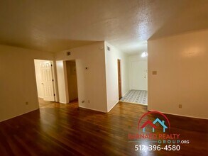 105 Mandalay Ln in San Marcos, TX - Building Photo - Building Photo