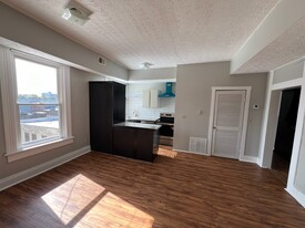 2115 Central Ave, Unit Top Floor Unit 6 in Cincinnati, OH - Building Photo