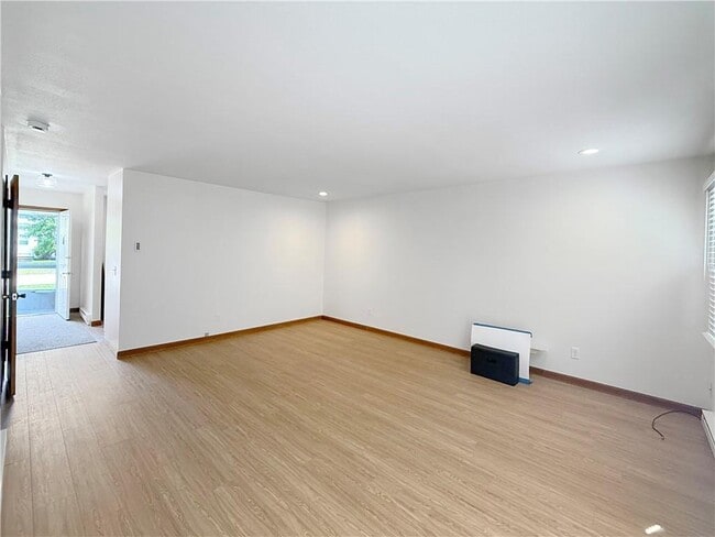 15-15 Greene Ct in Westerly, RI - Building Photo - Building Photo